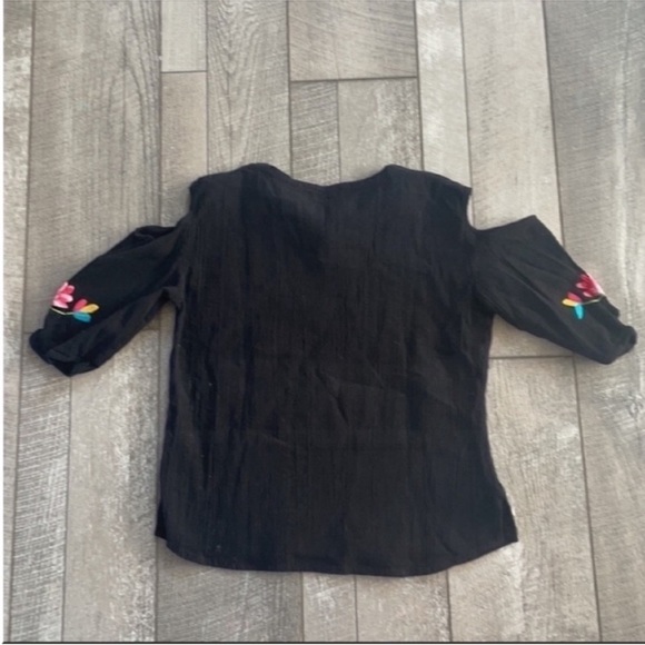 Urban Outfitters Black Floral Embroidered Open Shoulder Top Size Small. - Picture 4 of 7